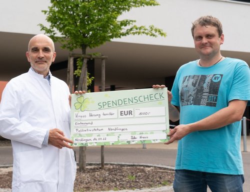 Peter Kraus spendet 1000 Euro für die Palliativstation im Stiftungskrankenhaus