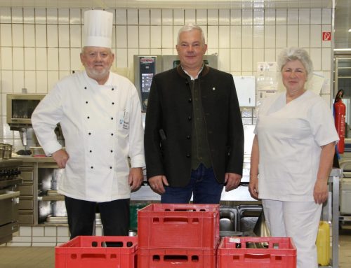 Küchen-Chef im Stiftungskrankenhaus bietet am Pfingstwochenende Rehkeulen aus der Region